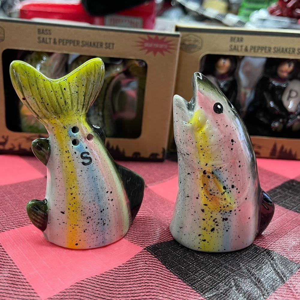 Ceramic  Trout   salt & pepper shaker set new in box great stocking stuffer